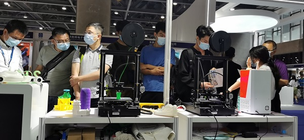 展會(huì)現(xiàn)場(chǎng)|洋明達(dá)3D打印機(jī)精彩亮相廣州電子展，助力中國(guó)智造業(yè)(圖3)
